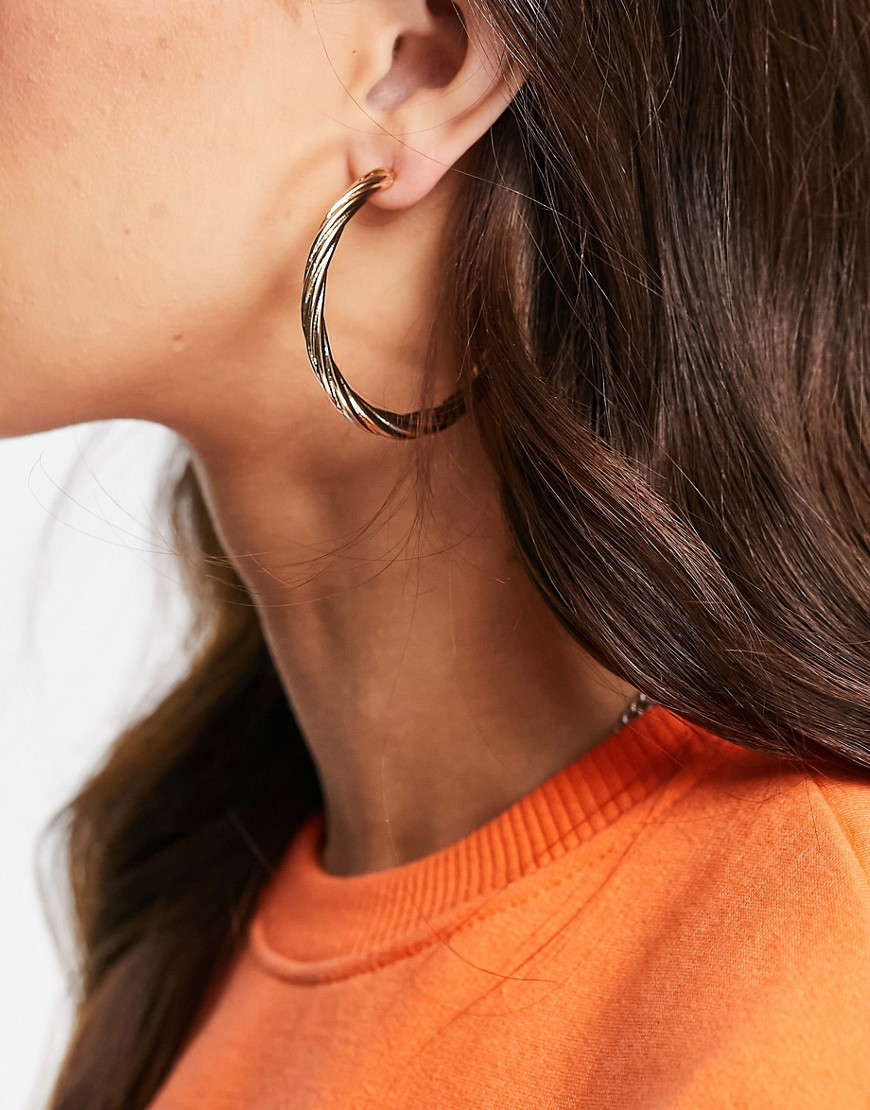 ALDO-Gweasean-skrecony-design-kolczyki-kola-w-kolorze-zlota-1 ALDO-Gweasean-skrecony-design-kolczyki-kola-w-kolorze-zlota