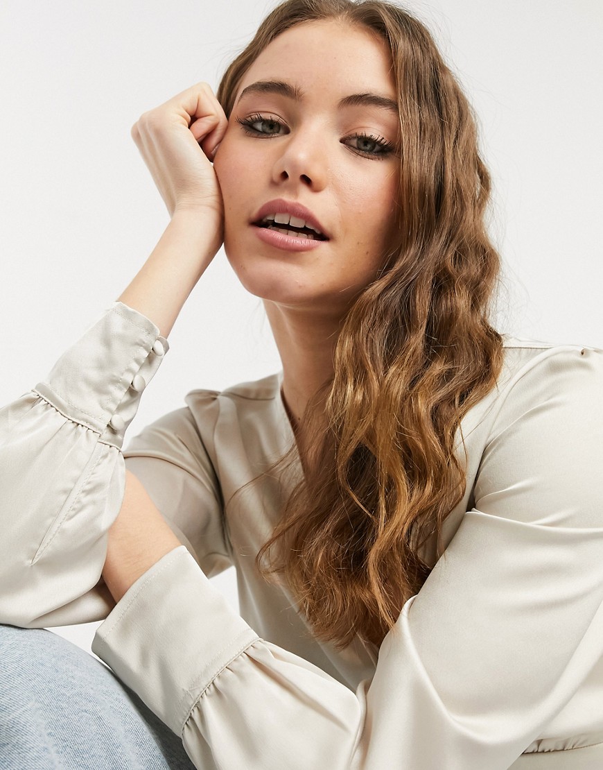 Abercrombie-Fitch-bezowa-satynowa-bluzka-z-dlugim-rekawem-M-2 Abercrombie--Fitch-bezowa-satynowa-bluzka-z-dlugim-rekawem-M