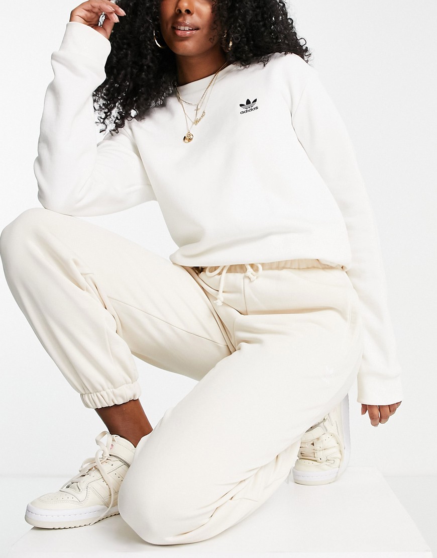 Adidas-Originals-damskie-joggery-oversize-w-kolorze-zlamanej-bieli-XS-3 Adidas-Originals-damskie-joggery-oversize-w-kolorze-zlamanej-bieli-XS