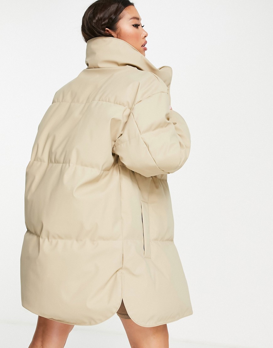 Bezowa-damska-gumowana-kurtka-ocieplana-oversize-42-1 Bezowa-damska-gumowana-kurtka-ocieplana-oversize-42
