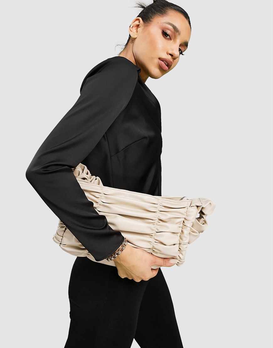 Bezowa-marszczona-torebka-na-ramie-z-paskiem-2 Bezowa-marszczona-torebka-na-ramie-z-paskiem