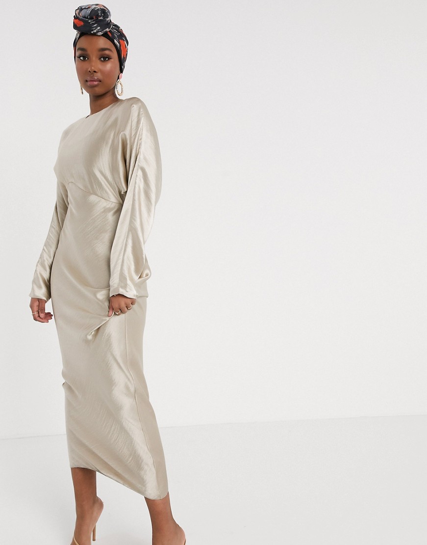 Beżowa satynowa sukienka maxi z rękawami typu nietoperz defekt 44 Bezowa-satynowa-sukienka-maxi-z-rekawami-typu-nietoperz-44