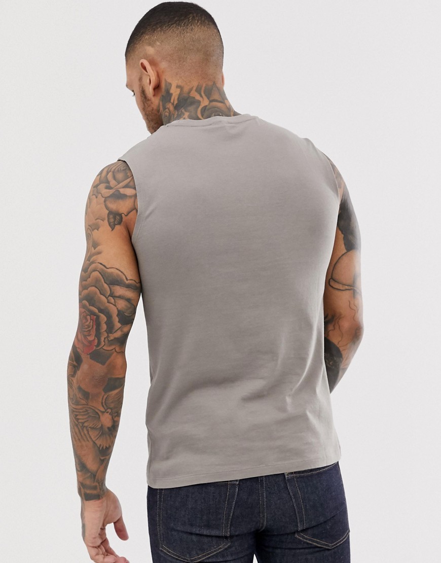 Bezowy-T-shirt-bez-rekawow-defekt-M-1 Bezowy-T-shirt-bez-rekawow-defekt-M