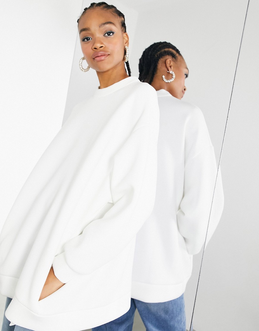 Biala-damska-bluza-oversize-z-neoprenu-32-2 Biala-damska-bluza-oversize-z-neoprenu-32