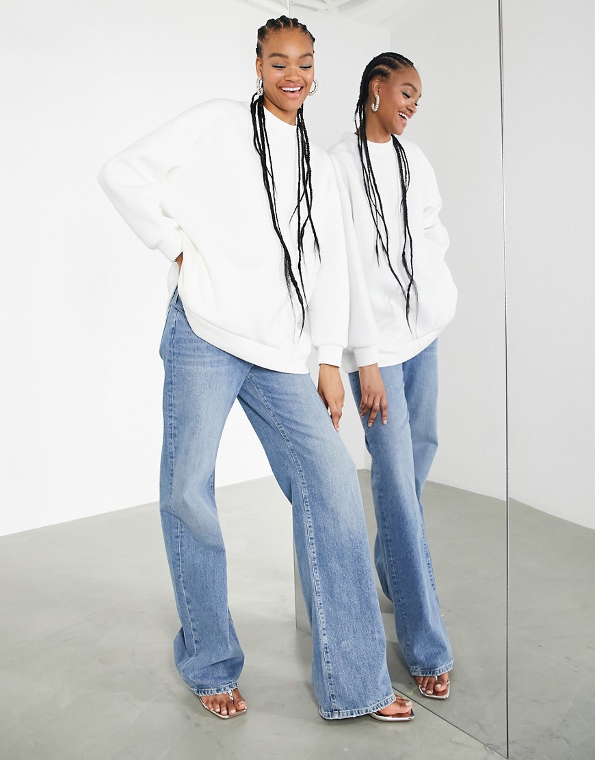 Biala-damska-bluza-oversize-z-neoprenu-32-3 Biala-damska-bluza-oversize-z-neoprenu-32