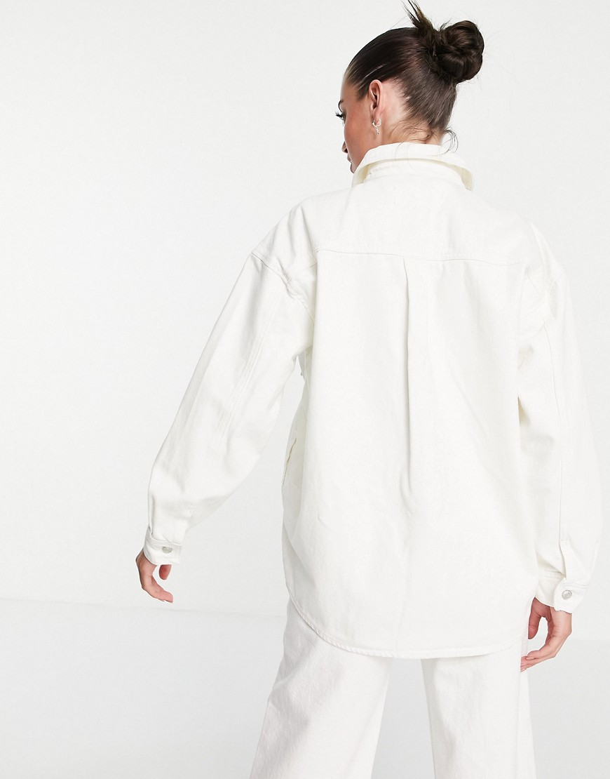 Biala-damska-jeansowa-kurtka-koszulowa-oversize-44-1 Biala-damska-jeansowa-kurtka-koszulowa-oversize-44
