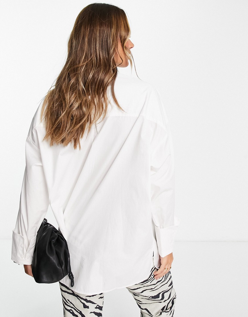 Biala-koszula-oversize-typu-dad-z-bawelny-z-dlugim-rekawem-46-1 Biala-koszula-oversize-typu-dad-z-bawelny-z-dlugim-rekawem-46