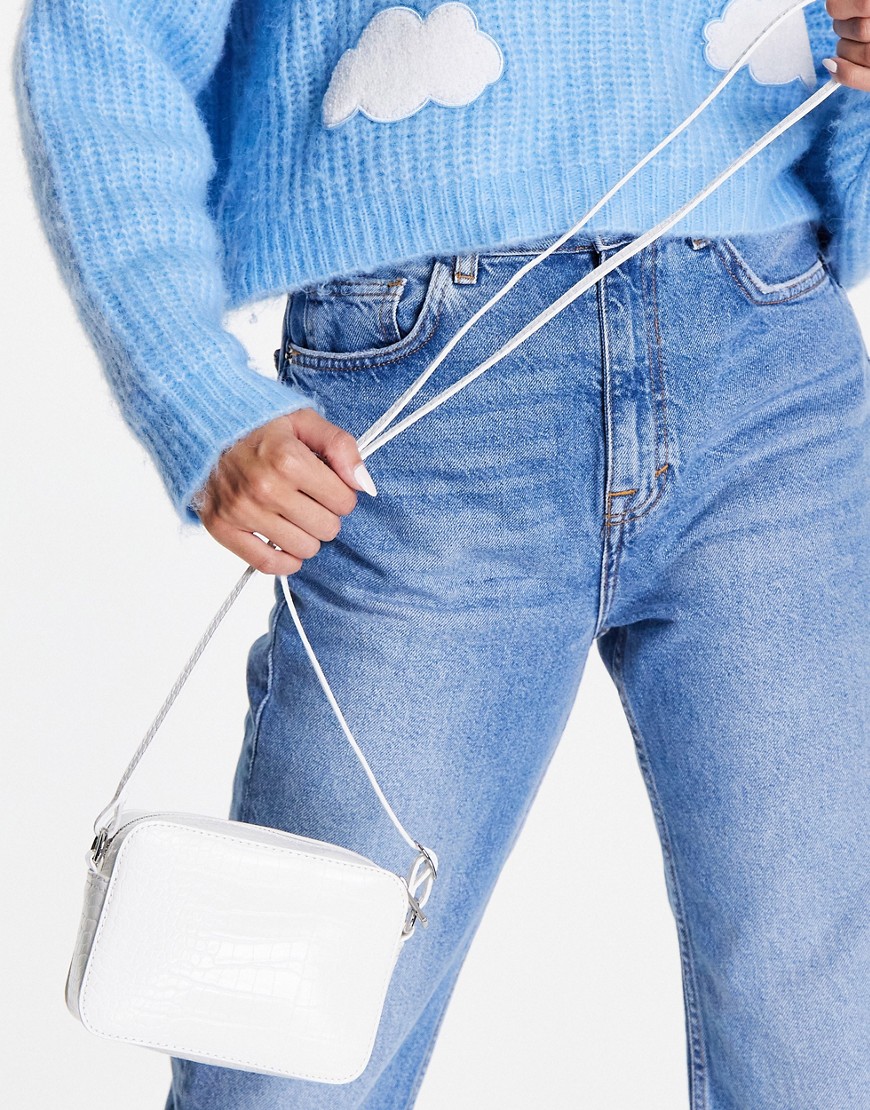 Biala-mala-torebka-crossbody-z-efektem-skory-krokodyla-defekt-one-size-1 Biala-mala-torebka-crossbody-z-efektem-skory-krokodyla-defekt-one-size