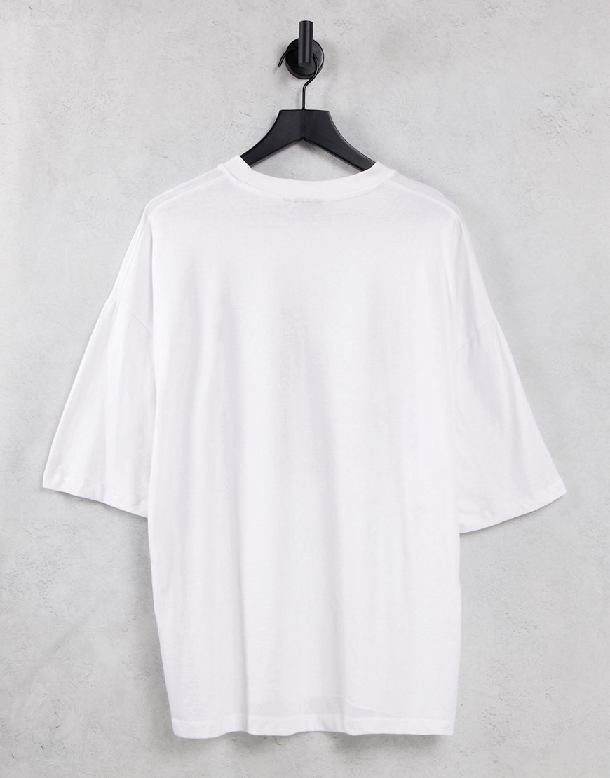 Bialy-T-shirt-oversize-z-grafika-czaszki-z-przodu-M-1 Bialy-T-shirt-oversize-z-grafika-czaszki-z-przodu-M