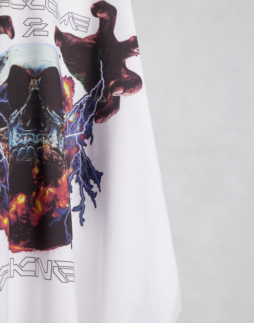 Bialy-T-shirt-oversize-z-grafika-czaszki-z-przodu-M-3 Bialy-T-shirt-oversize-z-grafika-czaszki-z-przodu-M