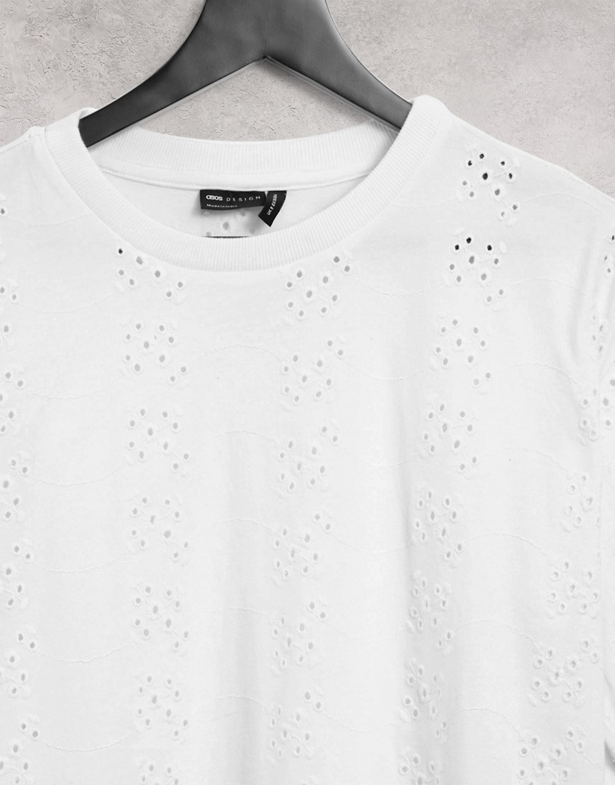 Bialy-t-shirt-damski-oversize-z-haftem-calej-powierzchni-38-2 Bialy-t-shirt-damski-oversize-z-haftem-calej-powierzchni-38