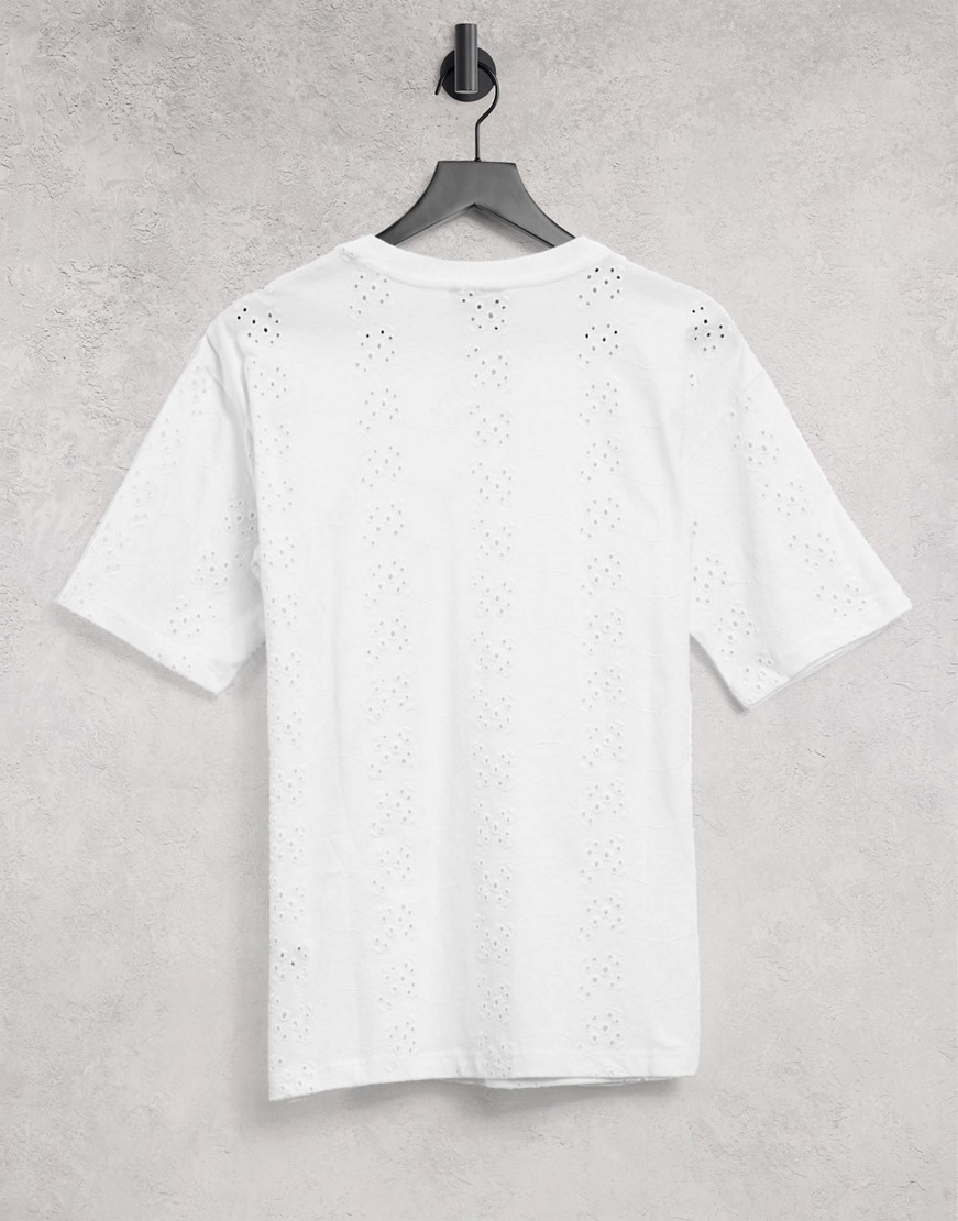 Bialy-t-shirt-damski-oversize-z-haftem-calej-powierzchni-38-5 Bialy-t-shirt-damski-oversize-z-haftem-calej-powierzchni-38