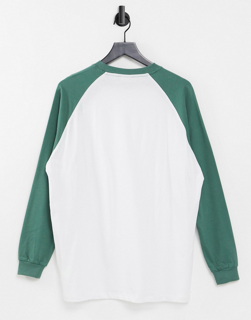 Bialy-t-shirt-longsleeve-raglanowe-zielone-rekawy-oversize-46-1 Bialy-t-shirt-longsleeve-raglanowe-zielone-rekawy-oversize-46