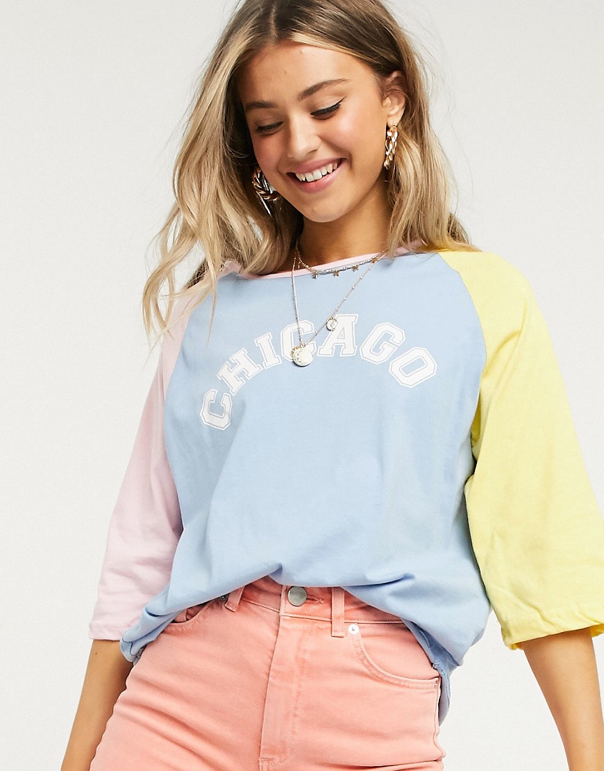 Bluzka-damska-niebieska-oversize-z-napisem-40-2 Bluzka-damska-niebieska-oversize-z-napisem-40