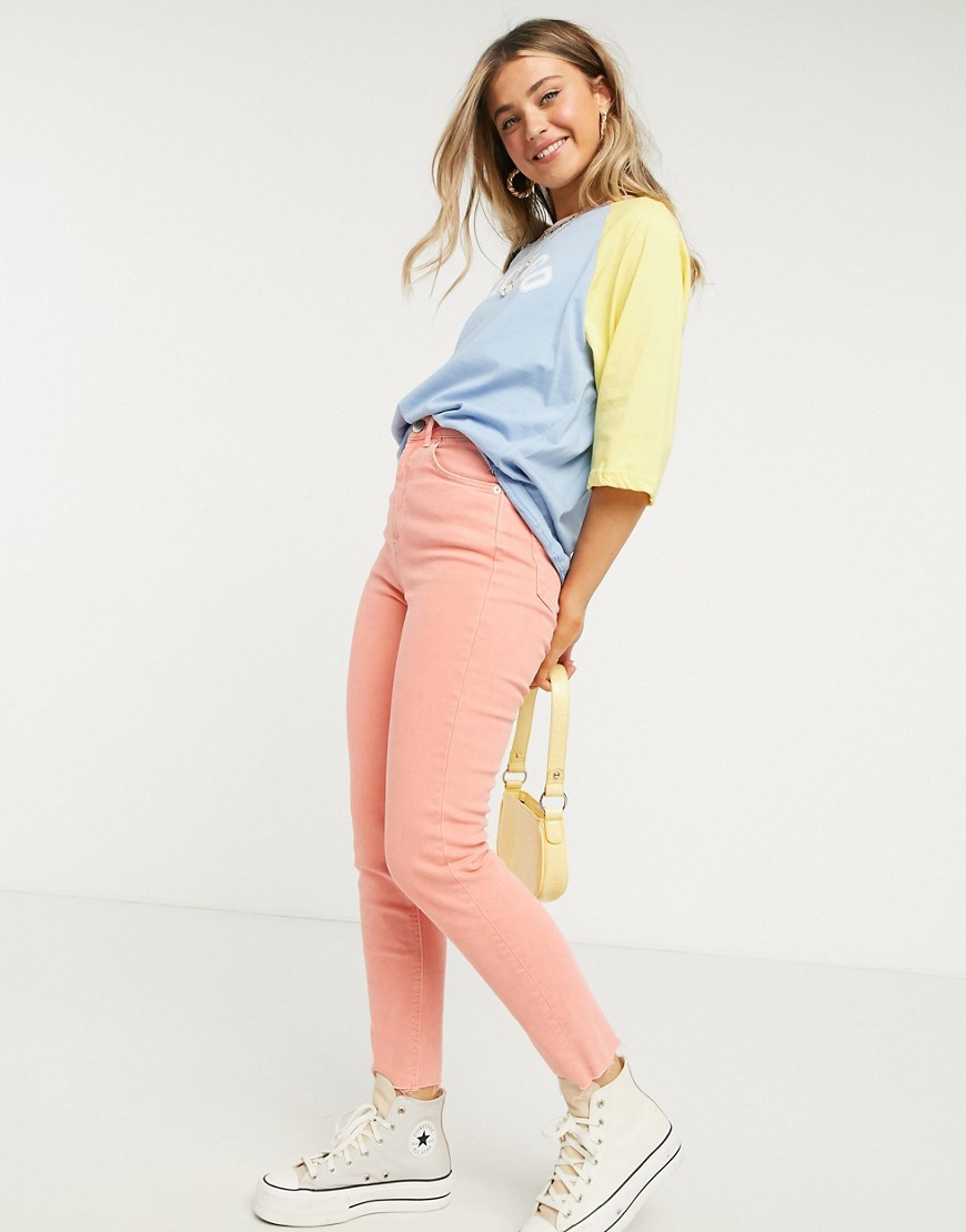 Bluzka-damska-niebieska-oversize-z-napisem-40-3 Bluzka-damska-niebieska-oversize-z-napisem-40