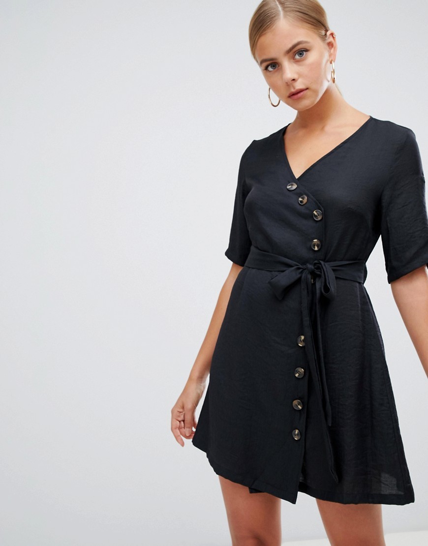 Boohoo czarna sukienka mini na guziki wiązana XS 34 Boohoo-czarna-sukienka-mini-na-guziki-wiazana-XS-34