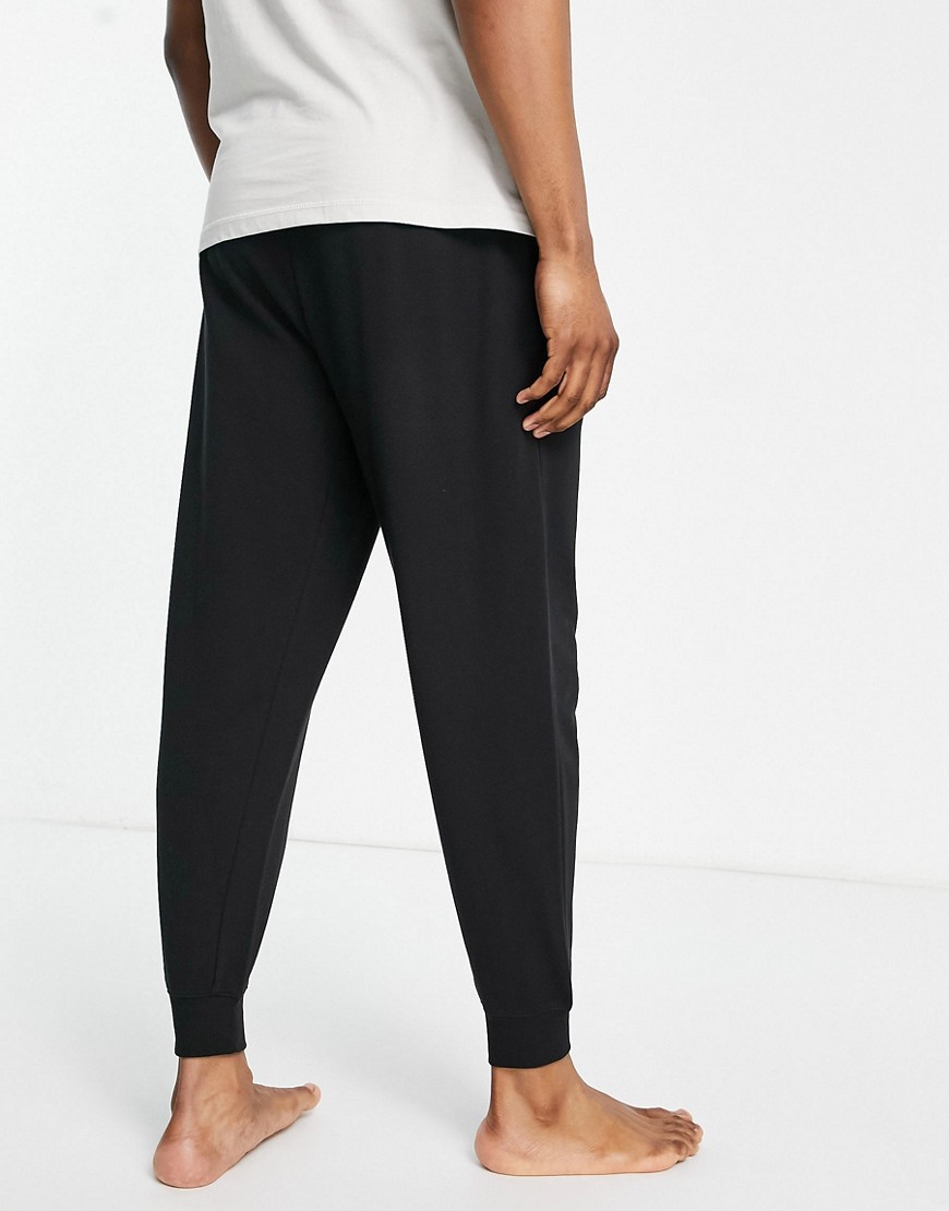 Calvin-Klein-Reimagined-czarne-meskie-joggersy-dresowe-logo-XS-3 Calvin-Klein-Reimagined-czarne-meskie-joggersy-dresowe-logo-XS