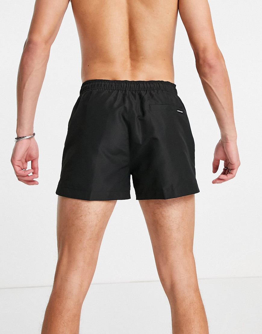 Calvin-Klein-czarne-krotkie-szorty-kapielowe-z-naszywka-z-logo-S-5 Calvin-Klein-czarne-krotkie-szorty-kapielowe-z-naszywka-z-logo-S