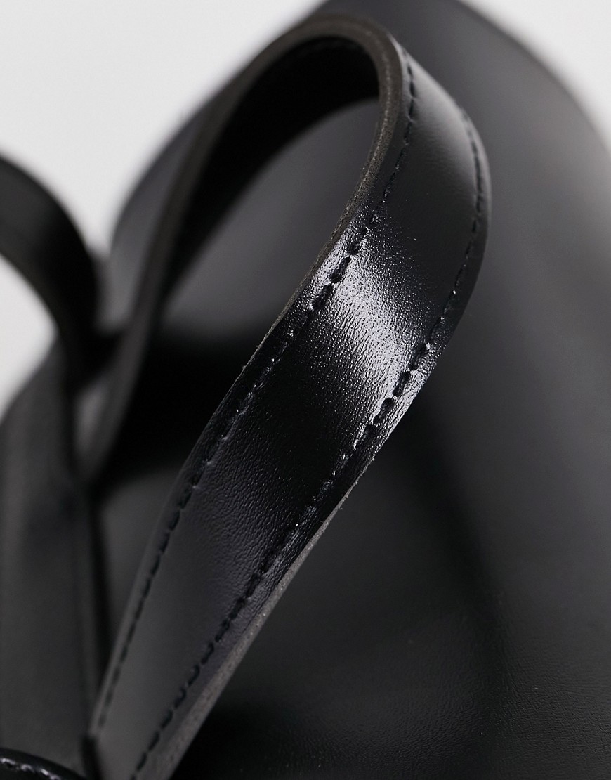 Claudia-Canova-czarny-plecak-z-klapa-defekt-one-size-3 Claudia-Canova-czarny-plecak-z-klapa-defekt-one-size