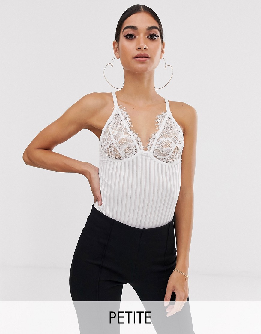 Club L London Petite. Koronkowe body w paski w kolorze białym, 38 Club-L-London-Petite--Koronkowe-body-w-paski-w-kolorze-bialym--38