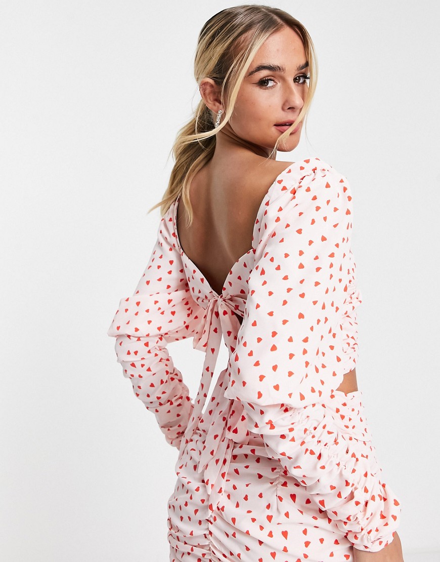 Collective-the-Label-Exclusive-Krotki-top-w-serduszka-z-kokarda-na-plecach-36-1 Collective-the-Label-Exclusive-Krotki-top-w-serduszka-z-kokarda-na-plecach-36