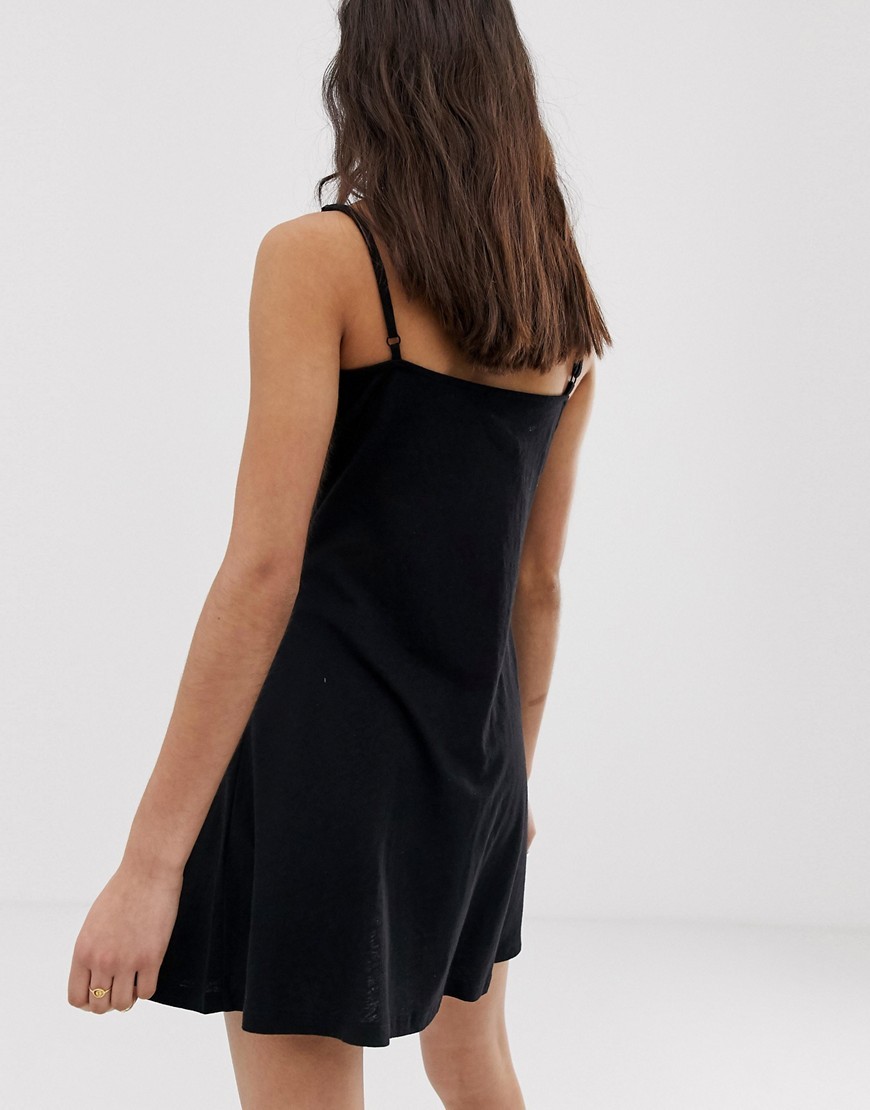 Czarna-Sukienka-mini-rozkloszowana-na-ramiaczkach-XXL-44-1 Czarna-Sukienka-mini-rozkloszowana-na-ramiaczkach-XXL-44