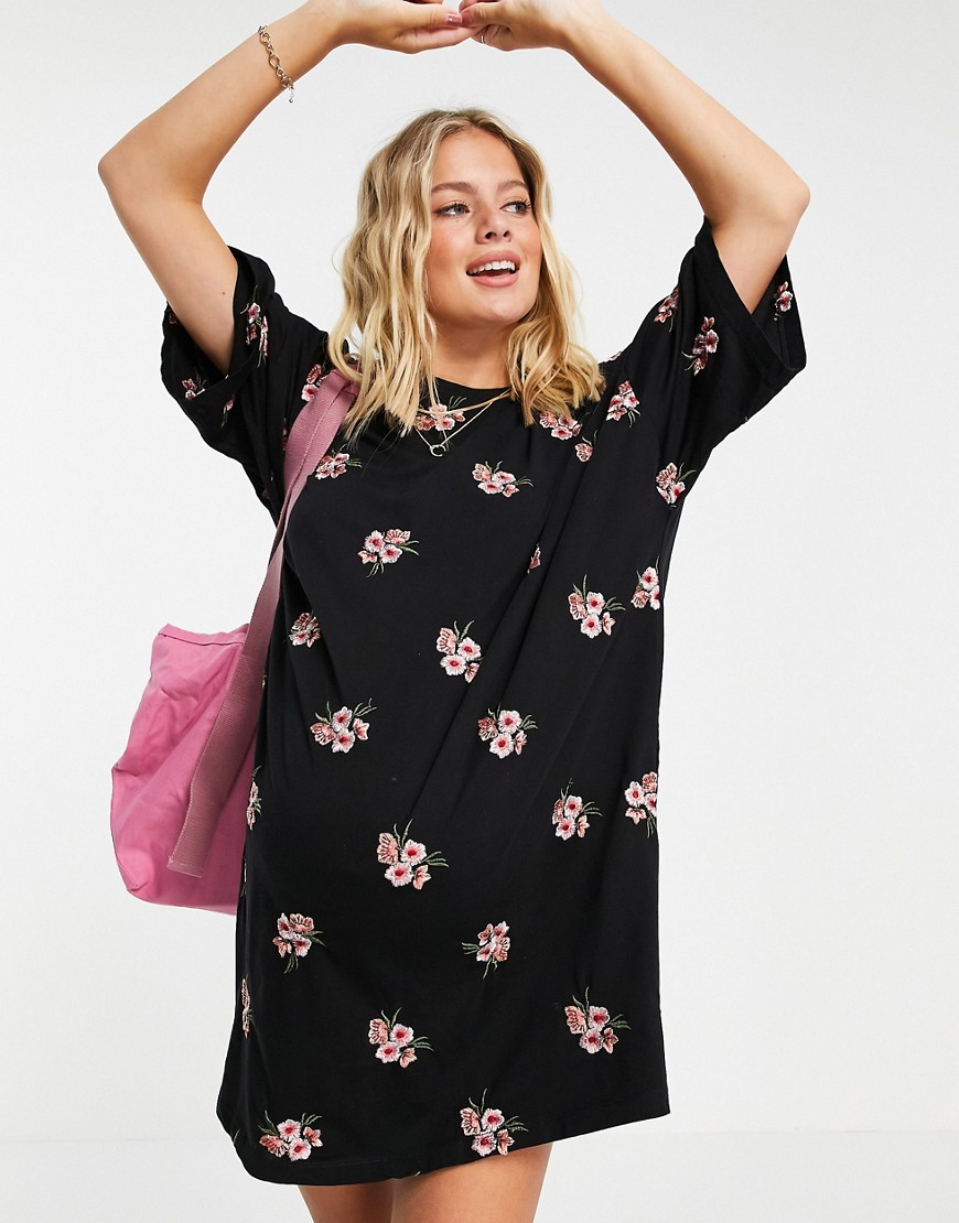 Czarna-ciazowa-sukienka-t-shirtowa-oversize-z-kwiatowym-haftem-38-3 Czarna-ciazowa-sukienka-t-shirtowa-oversize-z-kwiatowym-haftem-38