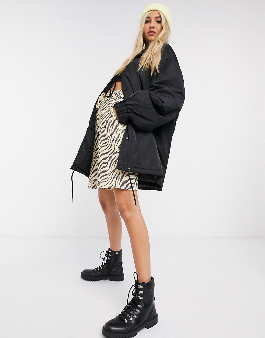 Czarna-damska-kurtka-oversize-typu-coach-S-3 Czarna-damska-kurtka-oversize-typu-coach-S
