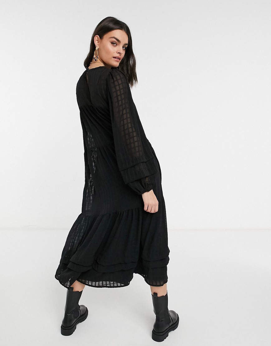 Czarna-luzna-sukienka-maxi-o-kroju-oversize-z-zaszewkami-i-wzorem-w-krate-34-1 Czarna-luzna-sukienka-maxi-o-kroju-oversize-z-zaszewkami-i-wzorem-w-krate-34