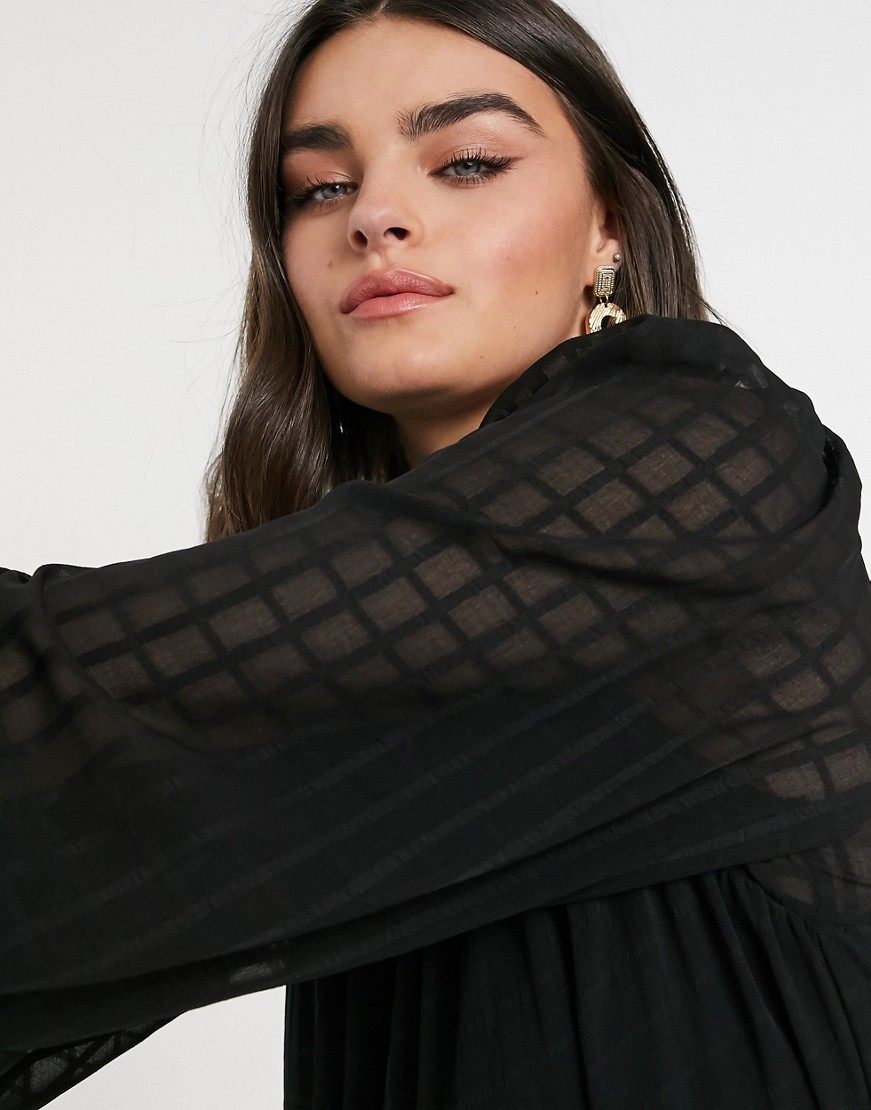 Czarna-luzna-sukienka-maxi-o-kroju-oversize-z-zaszewkami-i-wzorem-w-krate-34-2 Czarna-luzna-sukienka-maxi-o-kroju-oversize-z-zaszewkami-i-wzorem-w-krate-34