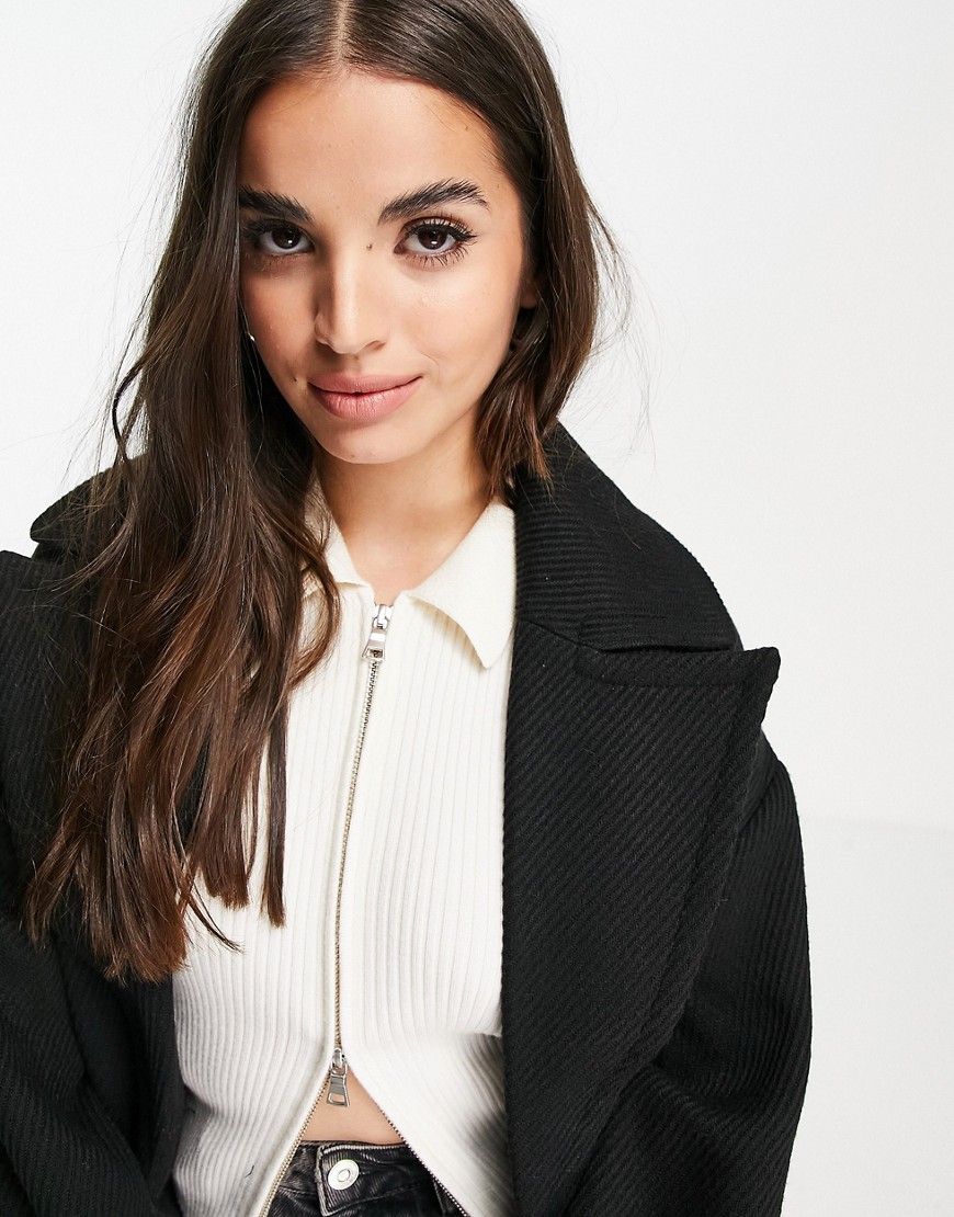 Czarny-plaszcz-oversize-maxi-z-diagonalu-defekt-38-2 Czarny-plaszcz-oversize-maxi-z-diagonalu-defekt-38