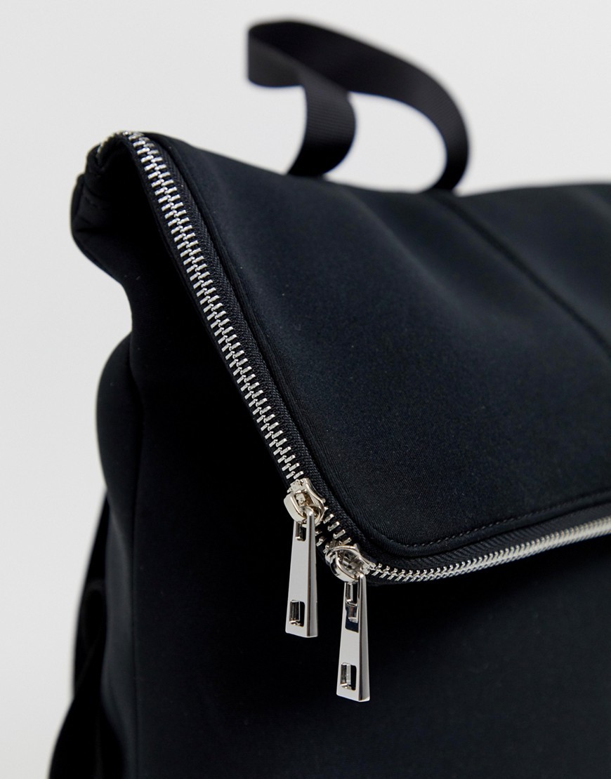 Czarny-plecak-gora-zapinana-na-zamek-3 Czarny-plecak-gora-zapinana-na-zamek