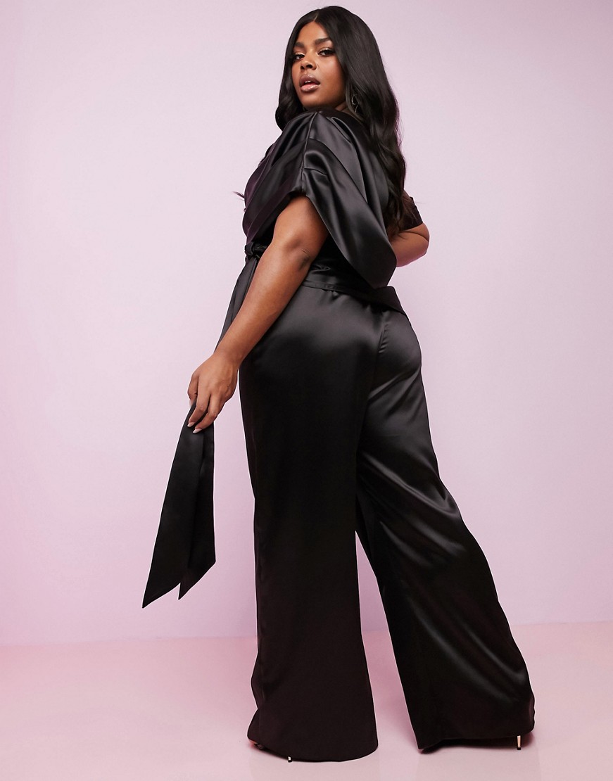 Czarny-satynowy-kombinezon-z-szerokimi-nogawkami-drapowaniem-i-paskiem-defekt-44-1 Czarny-satynowy-kombinezon-z-szerokimi-nogawkami-drapowaniem-i-paskiem-defekt-44