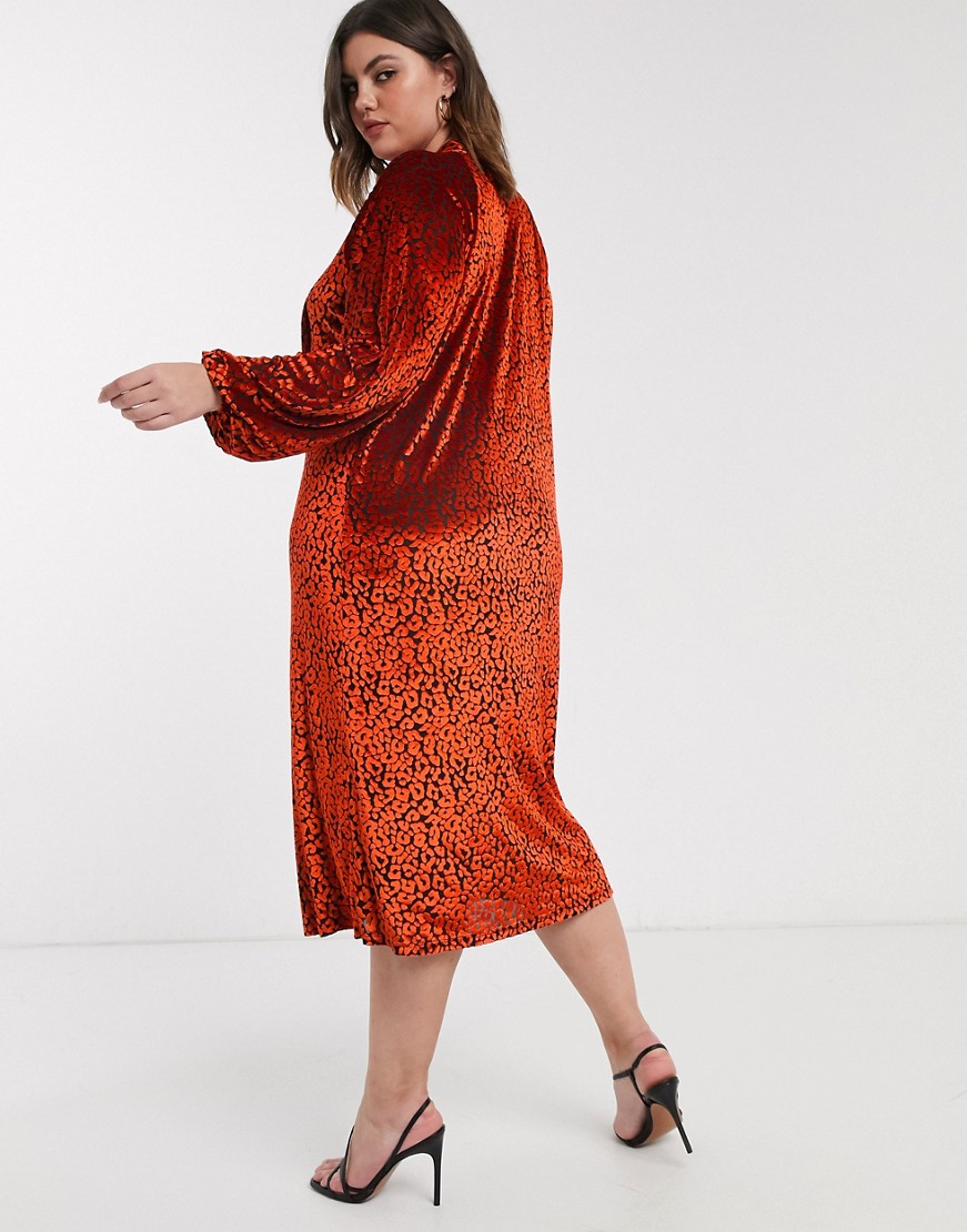 Czerwona-aksamitna-sukienka-midi-plus-size-46-1 Czerwona-aksamitna-sukienka-midi-plus-size-46