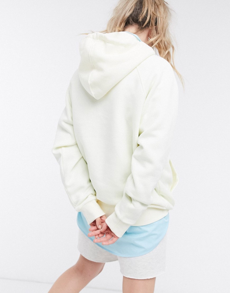 Damska-bluza-oversize-z-kapturem-i-nadrukiem-logo-ecru-36-1 Damska-bluza-oversize-z-kapturem-i-nadrukiem-logo-ecru-36