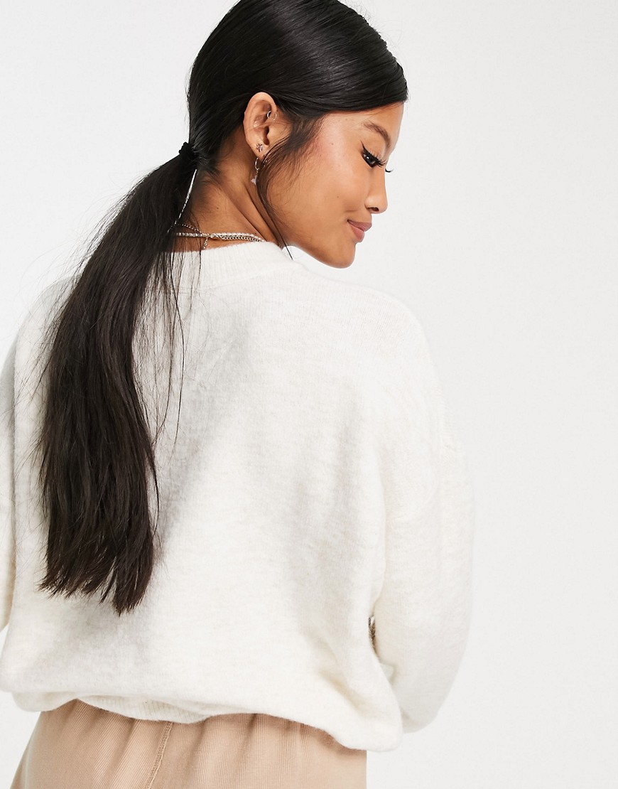 Damski-kremowy-sweter-oversize-z-obszernymi-rekawami-defekt-XXS-1 Damski-kremowy-sweter-oversize-z-obszernymi-rekawami-defekt-XXS