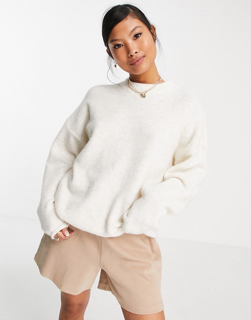 Damski-kremowy-sweter-oversize-z-obszernymi-rekawami-defekt-XXS-3 Damski-kremowy-sweter-oversize-z-obszernymi-rekawami-defekt-XXS