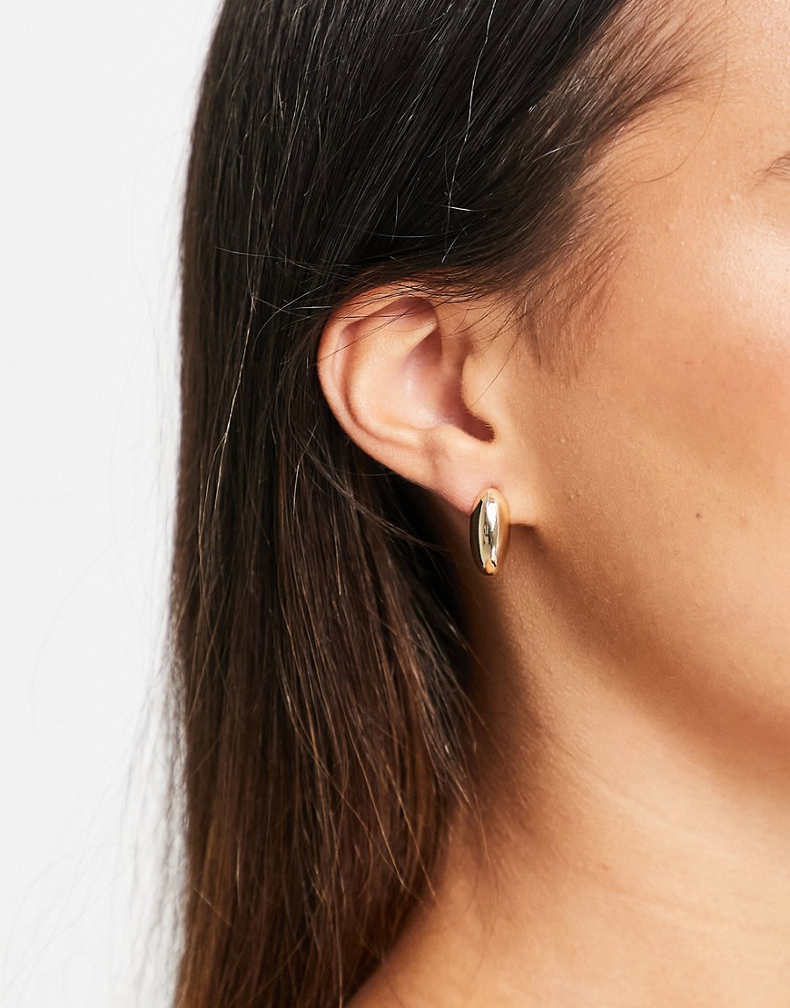 DesignB London grube małe kolczyki w kolorze złotym DesignB-London-grube-male-kolczyki-w-kolorze-zlotym