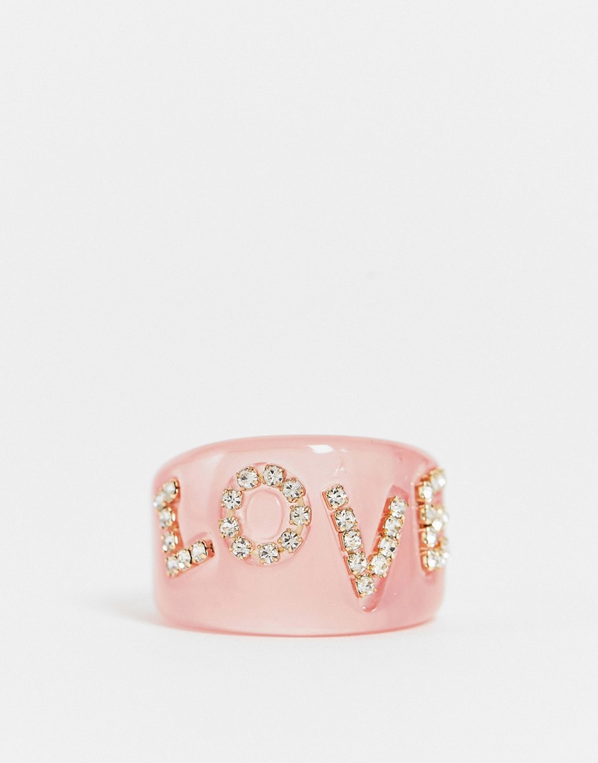 DesignB-London-rozowy-pierscionek-z-tworzywa-z-napisem-„Love-3 DesignB-London-rozowy-pierscionek-z-tworzywa-z-napisem-„Love”