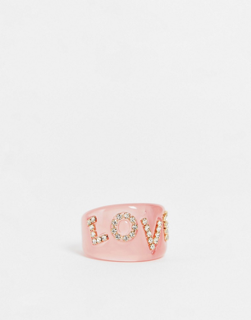 DesignB London różowy pierścionek z tworzywa z napisem „Love” M/L DesignB-London-rozowy-pierscionek-z-tworzywa-z-napisem-„Love”