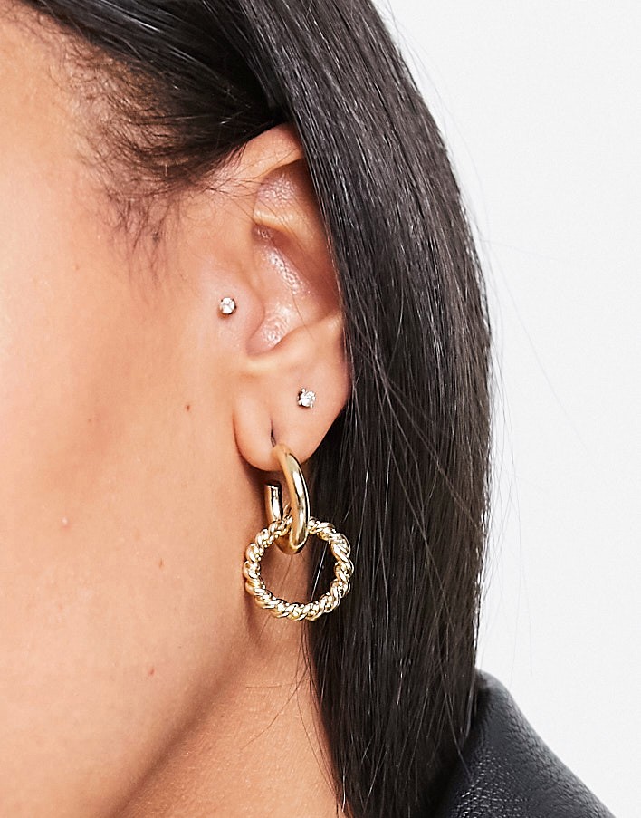 DesignB-zlote-kolczyki-podwojne-kola-1 DesignB-zlote-kolczyki-podwojne-kola