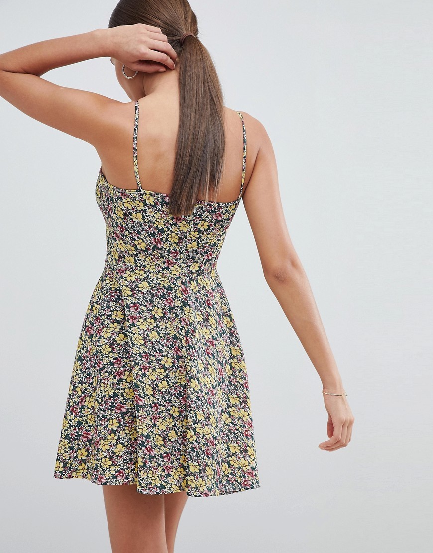 Fashion-Union-Sukienka-swing-w-kwiatki-na-ramiaczkach-XXL-44-1 Fashion-Union-Sukienka-swing-w-kwiatki-na-ramiaczkach-XXL-44