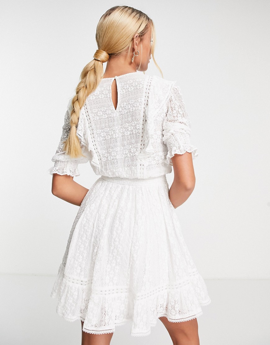 Forever-New-biala-sukienka-koronkowa-mini-38-1 Forever-New-biala-sukienka-koronkowa-mini-38