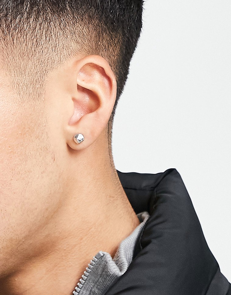 Icon Brand srebrne kolczyki wkrętki z geometrycznym motywem Icon-Brand-srebrne-kolczyki-wkretki-z-geometrycznym-motywem