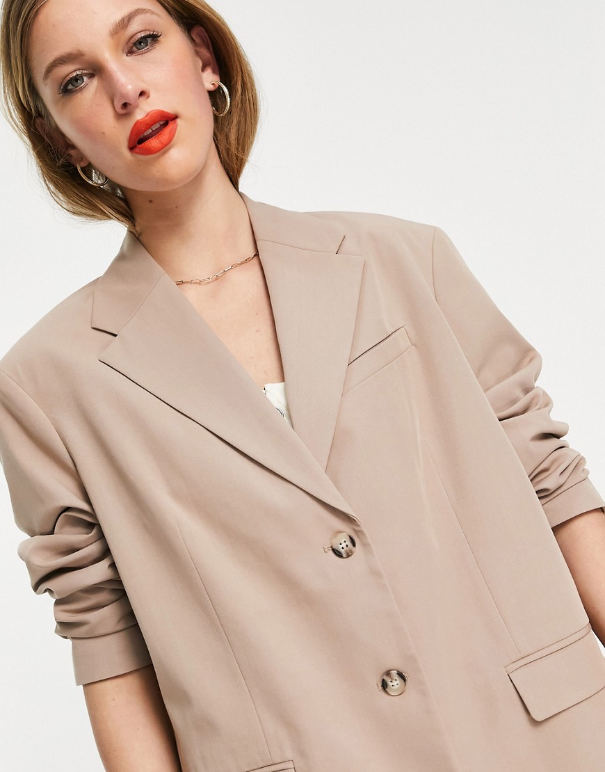 Jasnobrazowa-marynarka-damska-oversize-defekt-40-2 Jasnobrazowa-marynarka-damska-oversize-defekt-40
