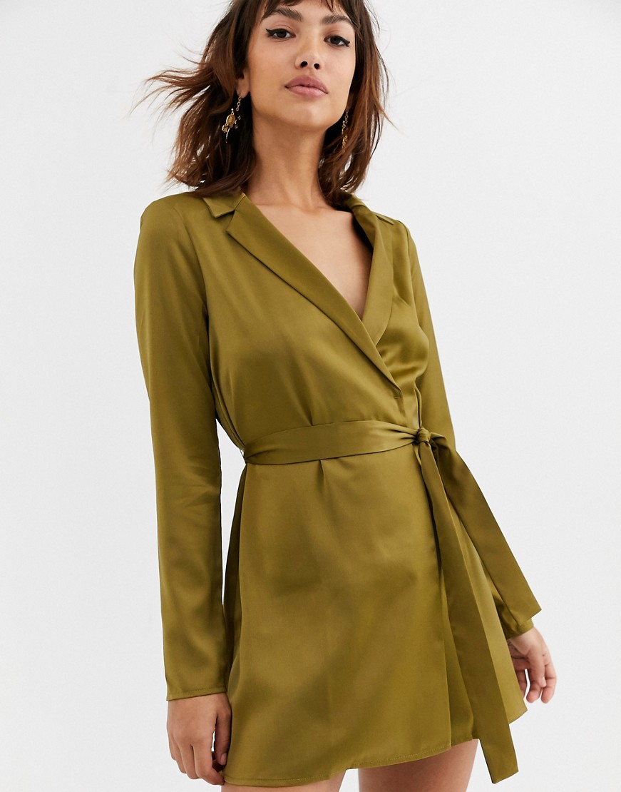 Khaki satynowa sukienka mini z paskiem z długim rekawem, 32 Khaki-satynowa-sukienka-mini-z-paskiem-z-dlugim-rekawem--32