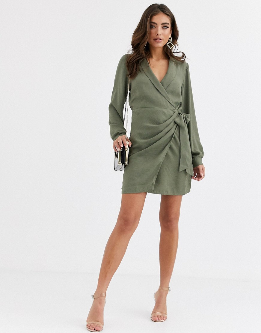 Kopertowa-sukienka-mini-z-kolnierzykiem-w-kolorze-khaki-defekt-38-3 Kopertowa-sukienka-mini-z-kolnierzykiem-w-kolorze-khaki-defekt-38
