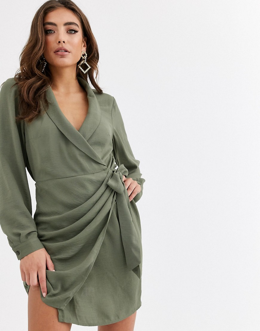 Kopertowa sukienka mini z kołnierzykiem w kolorze khaki defekt 38 Kopertowa-sukienka-mini-z-kolnierzykiem-w-kolorze-khaki-defekt-38