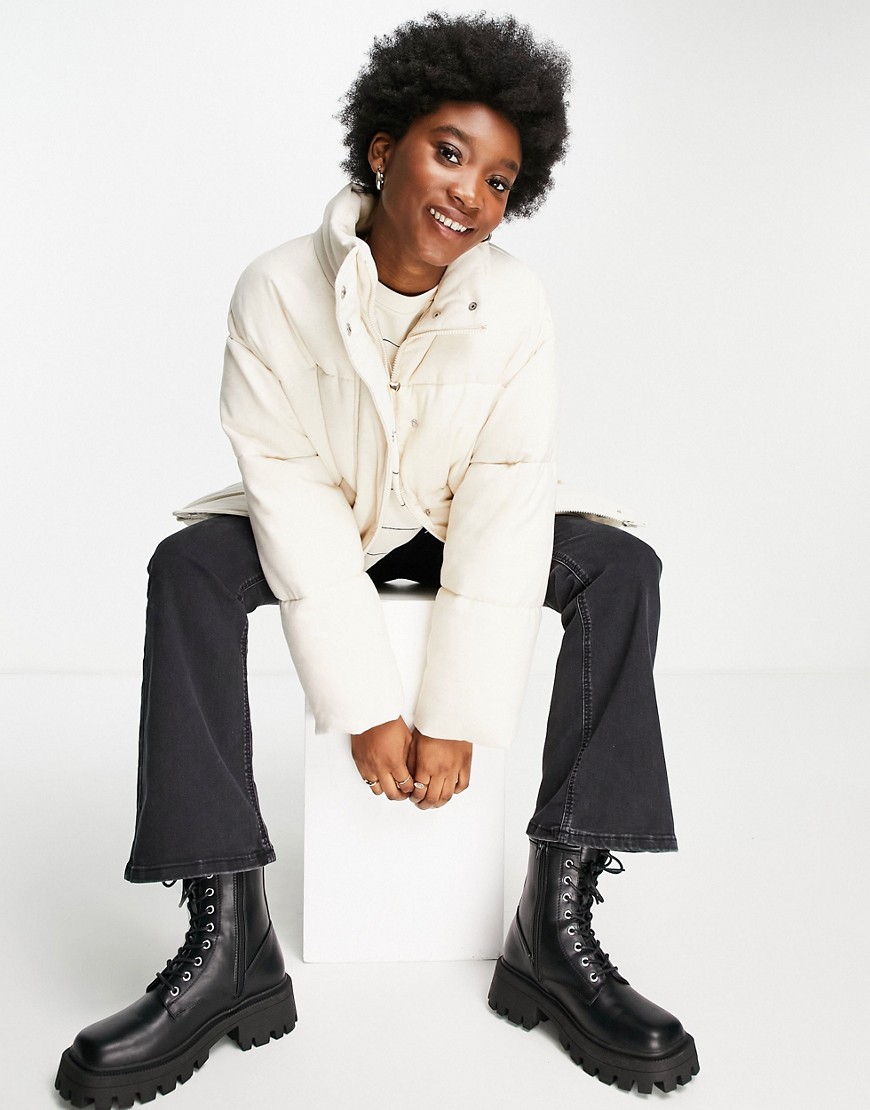 Kremowa-damska-puchowa-kurtka-zimowa-efekt-sprania-34-2 Kremowa-damska-puchowa-kurtka-zimowa-efekt-sprania-34