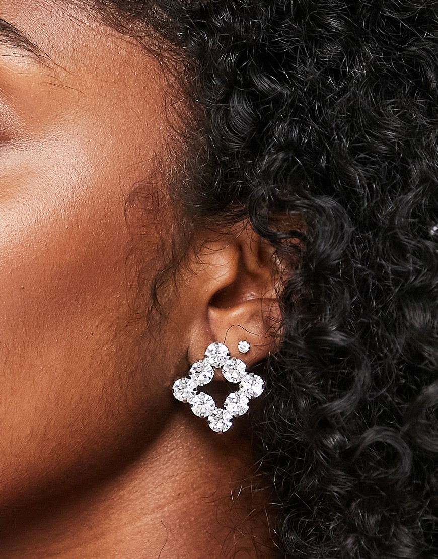 Kwadratowe-kolczyki-z-krysztalkami-w-kolorze-srebra-1 Kwadratowe-kolczyki-z-krysztalkami-w-kolorze-srebra